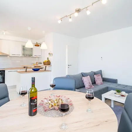 Cvjetkovi - Two Bedroom With Terrace And Sea View * Ragusa