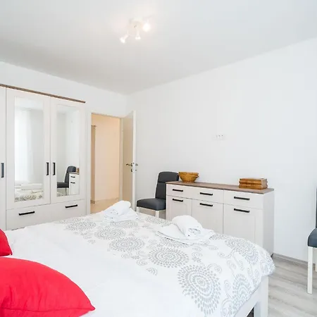 Cvjetkovi - Two Bedroom With Terrace And Sea View *