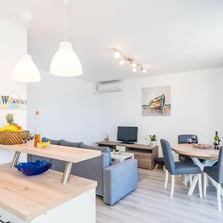 Appartamento Cvjetkovi - Two Bedroom With Terrace And Sea View *