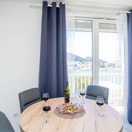 Cvjetkovi - Two Bedroom With Terrace And Sea View Ragusa