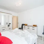 Cvjetkovi - Two Bedroom With Terrace And Sea View *
