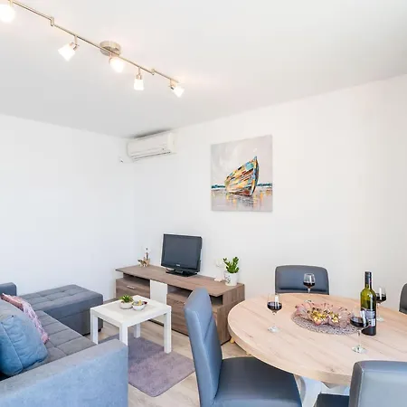 Cvjetkovi - Two Bedroom With Terrace And Sea View