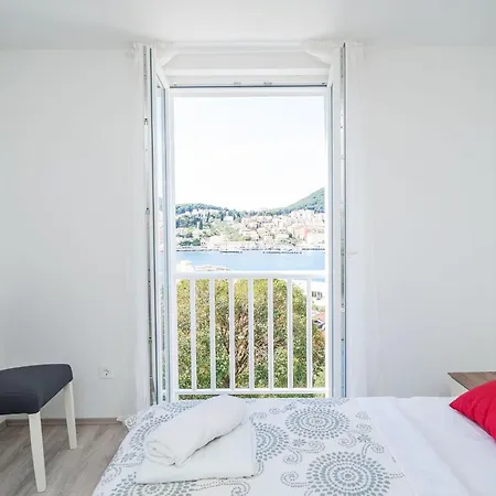 Cvjetkovi - Two Bedroom With Terrace And Sea View Daire *