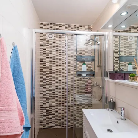 Cvjetkovi - Two Bedroom With Terrace And Sea View Daire *
