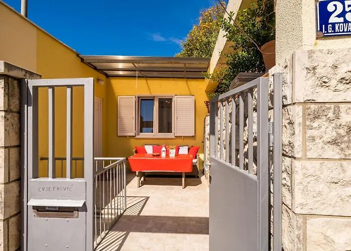 Cvjetkovi - Two Bedroom With Terrace And Sea View