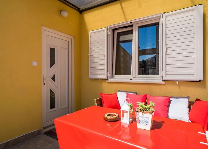 Cvjetkovi - Two Bedroom With Terrace And Sea View Daire *