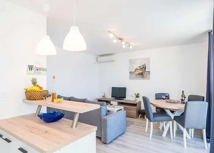 Daire Cvjetkovi - Two Bedroom With Terrace And Sea View *