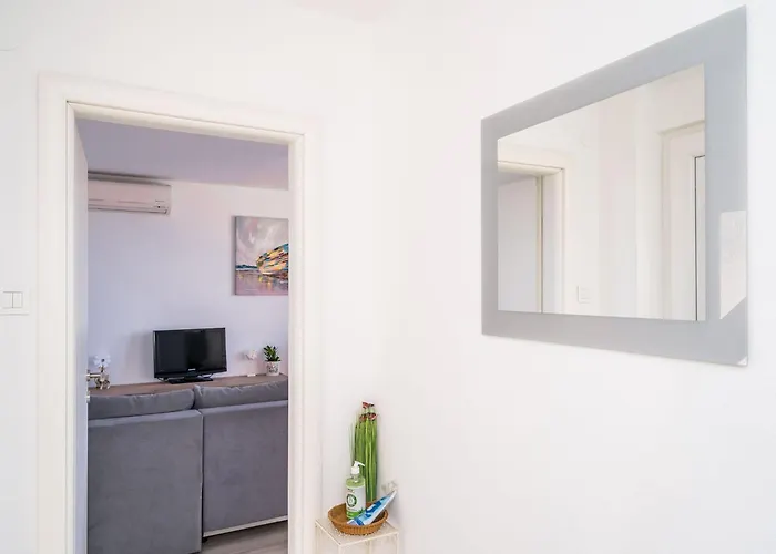 Cvjetkovi - Two Bedroom With Terrace And Sea View *