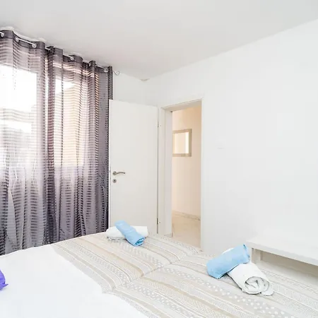 Cvjetkovi - Two Bedroom With Terrace And Sea View