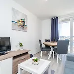 Cvjetkovi - Two Bedroom With Terrace And Sea View דירה